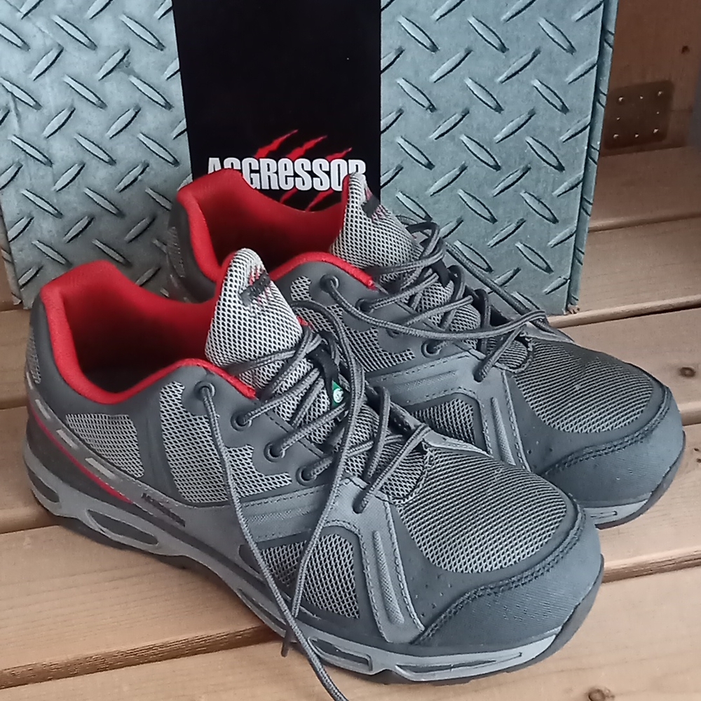 AGGRESSOR: Men’s Steel Toe/Plate Low-Cut Safety Athletic Shoe (Size 10)